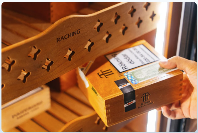 Raching MON800A: Automated Climate-Controlled Humidor (600-cigar capacity)